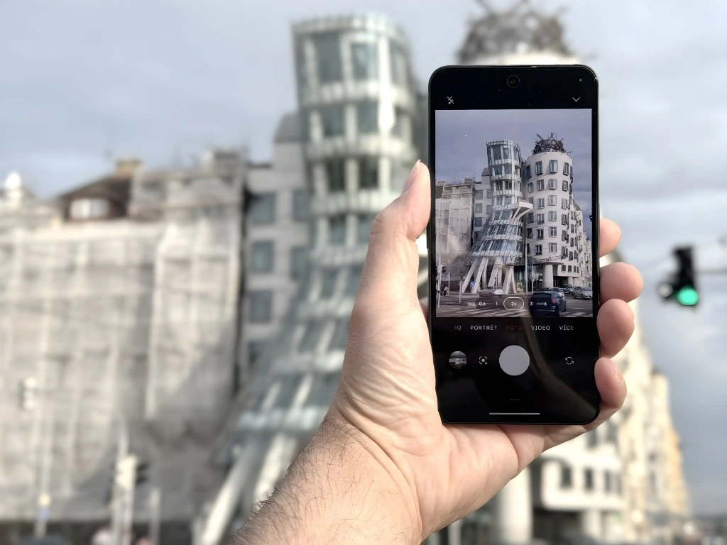 3x Optical Zoom vs 6x In-Sensor Zoom